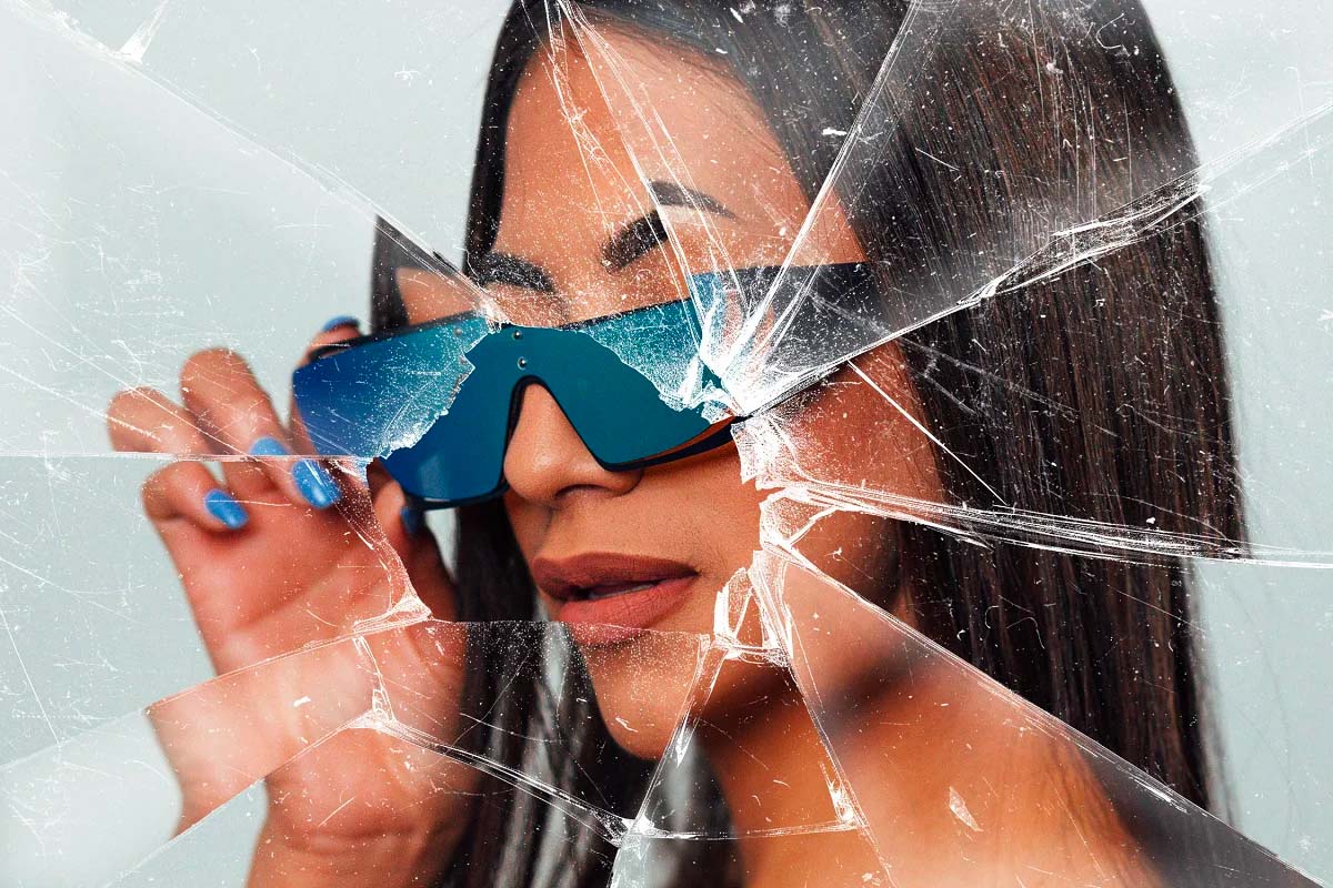 Broken Glass Photo Effect 91930444 pic2