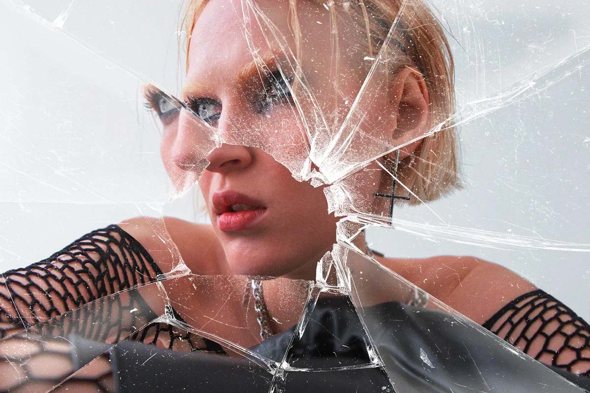 Broken Glass Photo Effect 91930444 pic4